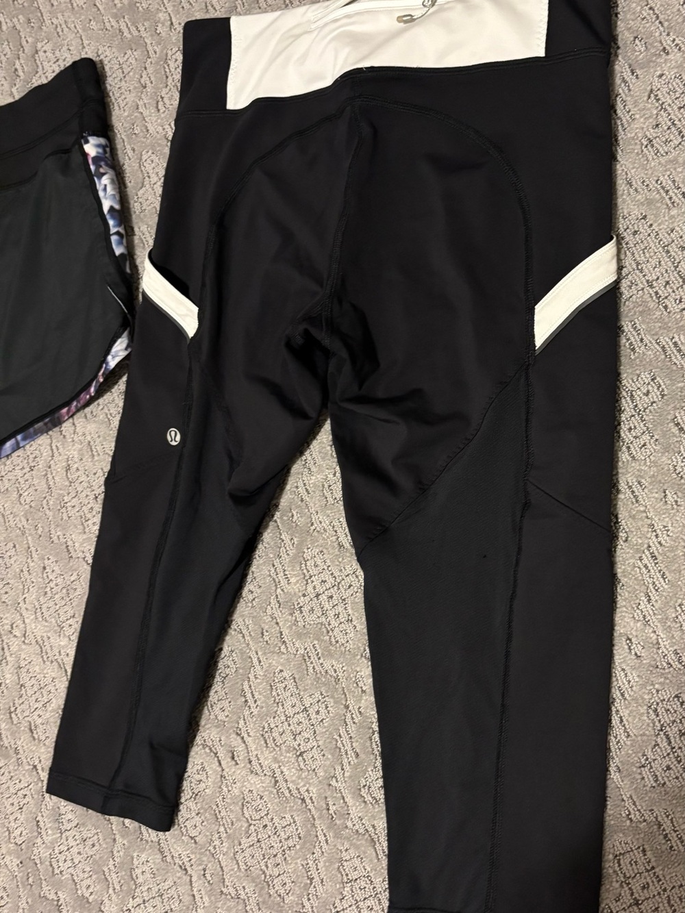 Lululemon - Picture 2 of 8